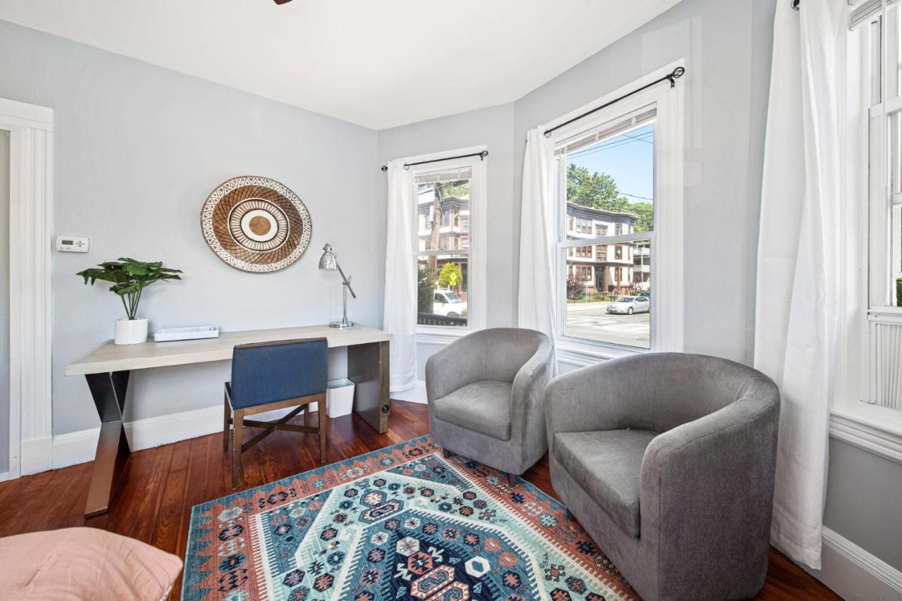 Cozy Up In 5Br Apt Near Charming Oak Square 波士顿 外观 照片